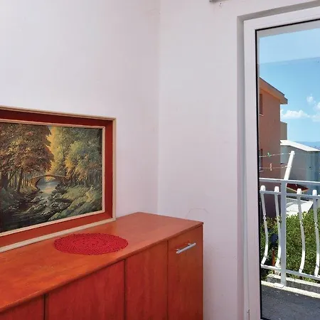 Lozina Apartman *