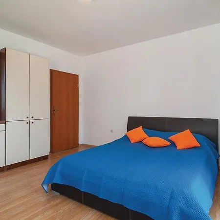 Lozina Apartman *